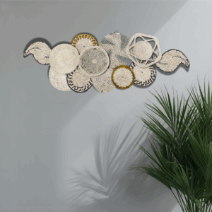 Decoración de pared boho en fibras naturales – Cestas y posaplatos artesanales