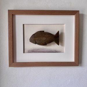 Obsequio Artesanal Premium en Palo Santo – Pieza Enmarcada Tallada a Mano por Artesanos Nivaclé del Chaco paraguayo