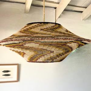 Lámpara artesanal de caraguatá 80x30 cm | Diseño contemporáneo en tonos tierra