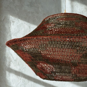 Lámpara artesanal oscura 60x30 cm | Diseño contemporáneo en rojo y verde