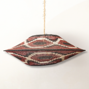 Lámpara artesanal grande 80 cm tejida a mano – diseño boho en rojo, negro y blanco