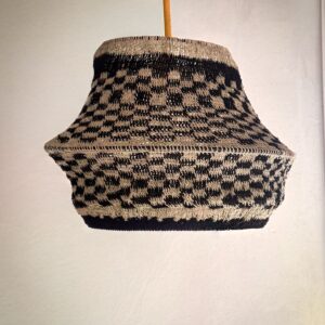 Lámpara artesanal de 40 cm de fibra natural de Caraguata negra